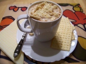 Cuba cafe con leche with crackers