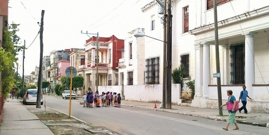 outdoor school in the middle of the road havana vedado