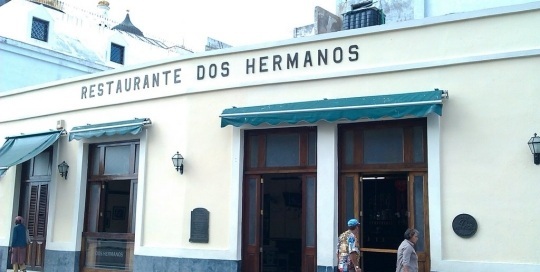 restaurante dos hermanos in front of the regla ferry